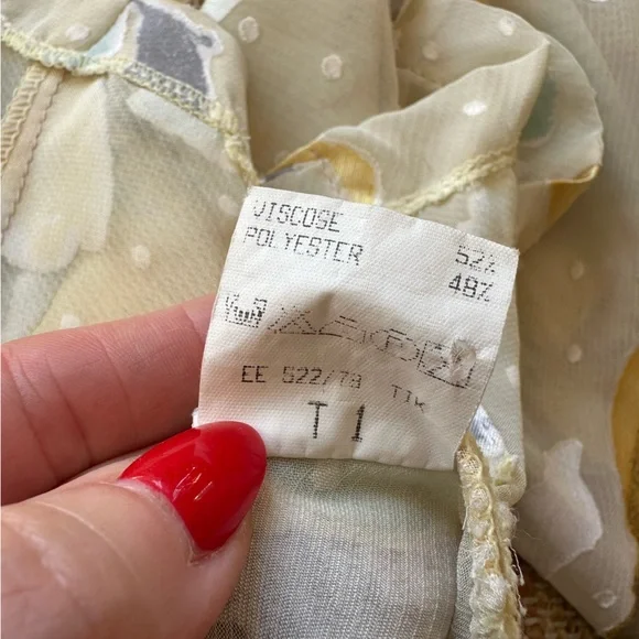 Vintage Y2K French Sheer Fairy Top with Swiss for and floral pattern - Picture 7 of 10